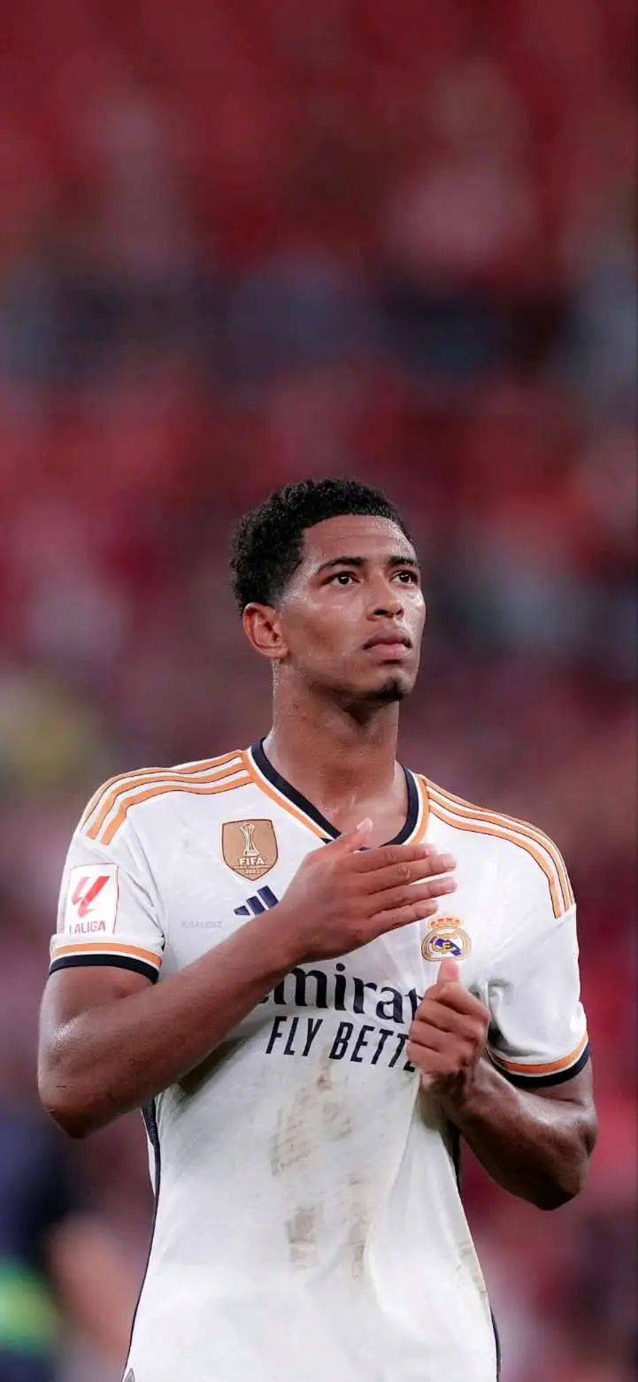 巴萨球迷再次在诺坎普比赛第10分钟集体高喊梅西的名字！（诺坎普第10分钟，巴萨球迷再度齐声呼喊梅西）