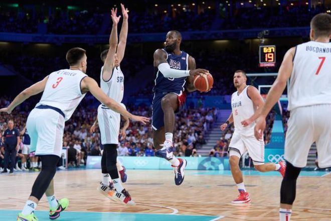 倒钩踢到对手面部被罚下，安东尼：我想赢，这是一个无意动作（倒钩误中对手脸部吃红牌，安东尼：只想赢，并非故意）