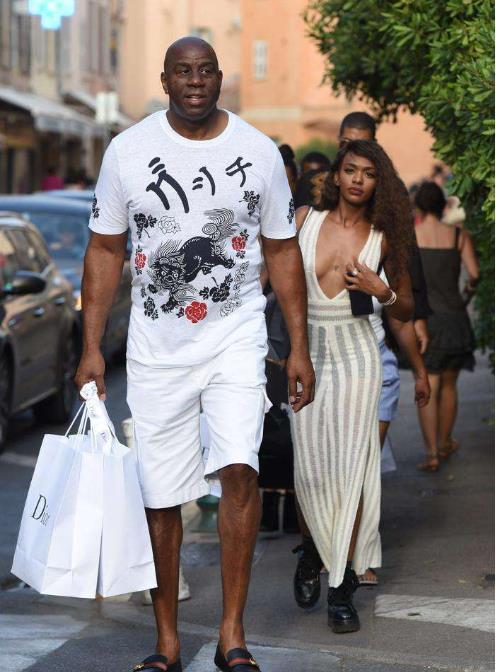 并非诺坎普首秀，世体：弗里克曾跟随拜仁在诺坎普踢过比赛（世体：弗里克早已随拜仁做客诺坎普，此行并非首秀）