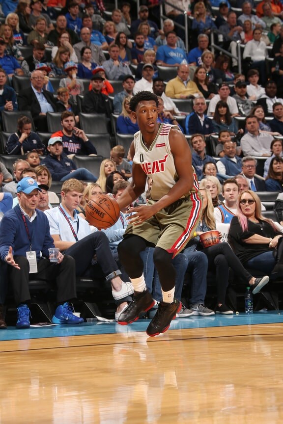 TA：前职业扑克选手执教球队升入奥超，善于理性做出战术调整（TA：从职业扑克到主帅，他率队升上奥超，理性决策精于战术调整）